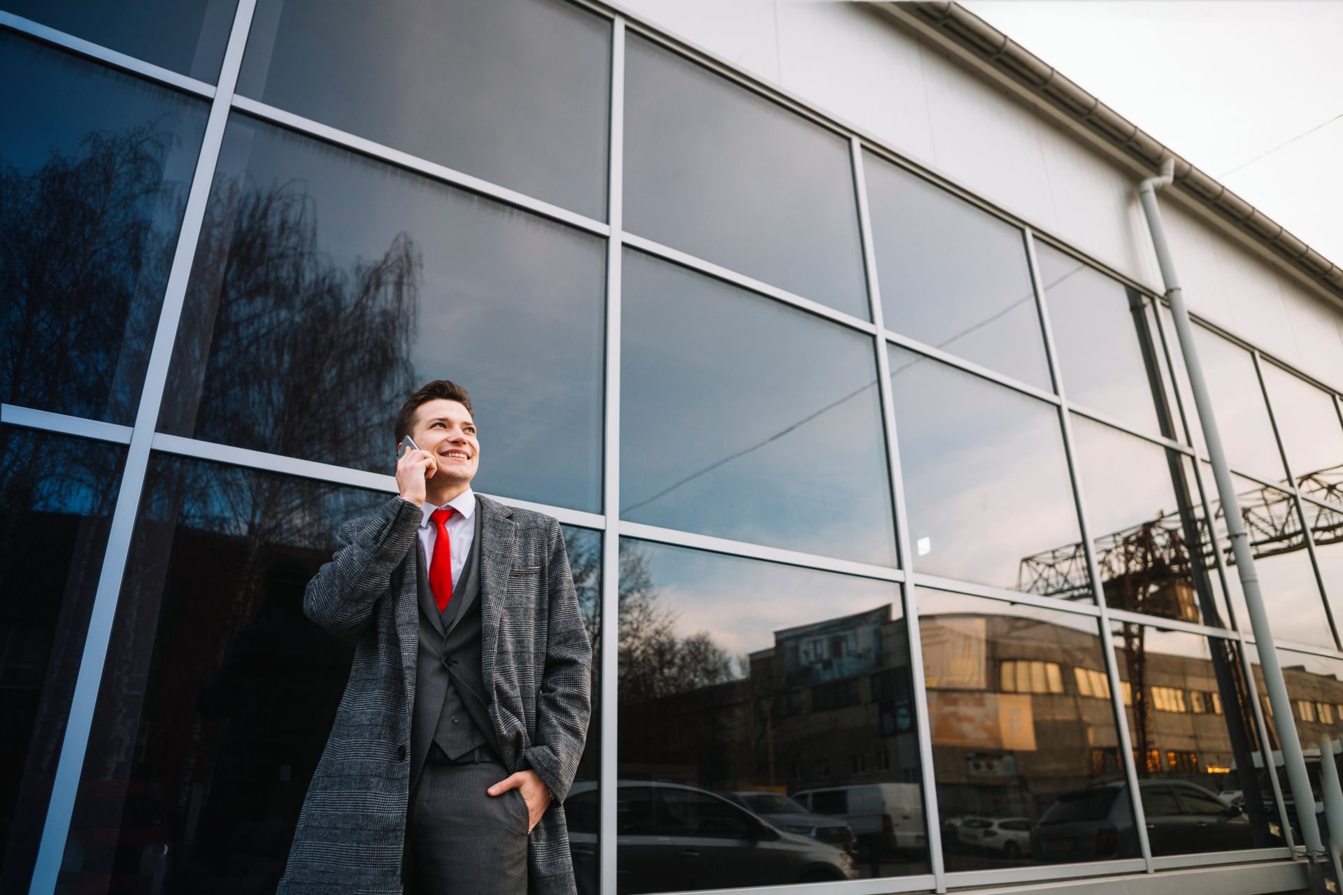 How Glass Façades Impact Employee Productivity in Office Buildings